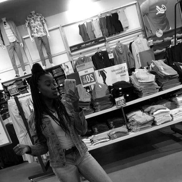 Meet your Posher, Lawren - Picture 1 of 1